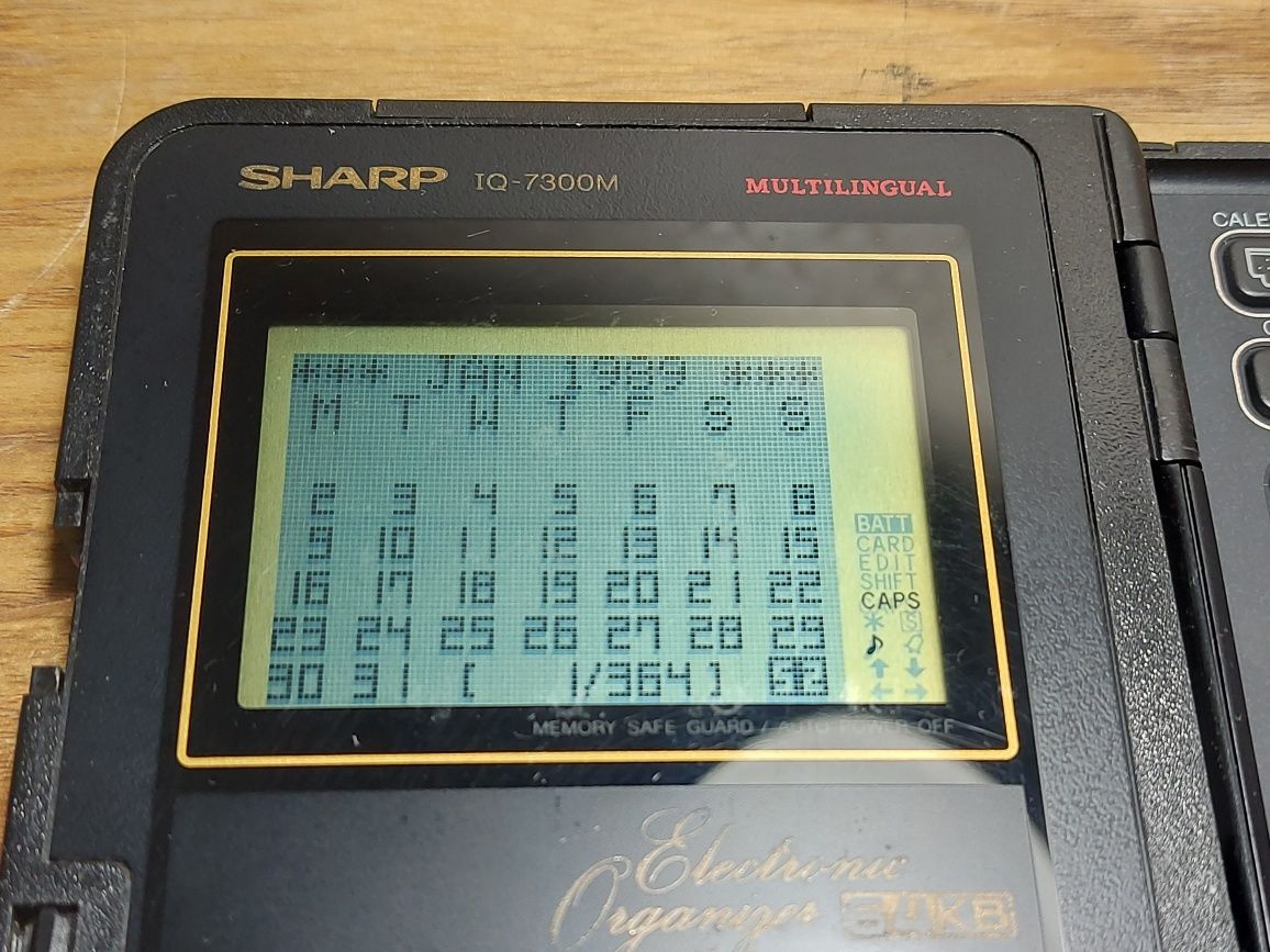Раритетный электронный органайзер Sharp IQ-7300M
