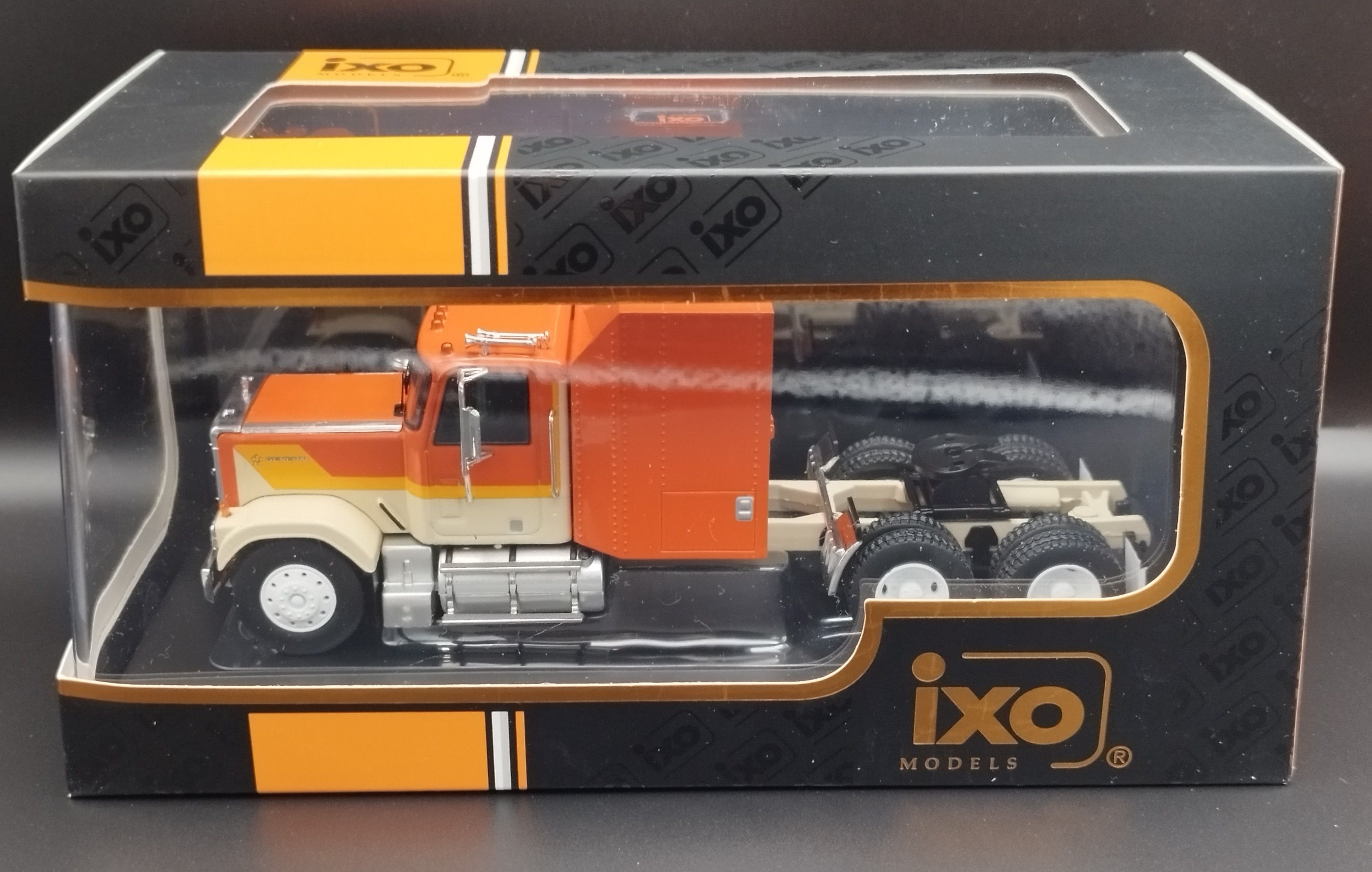 1:43 IXO 1980 GMC General model nowy