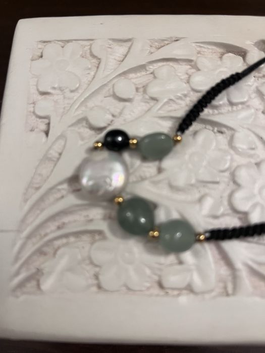 Pulseira com pedras verdes naturais