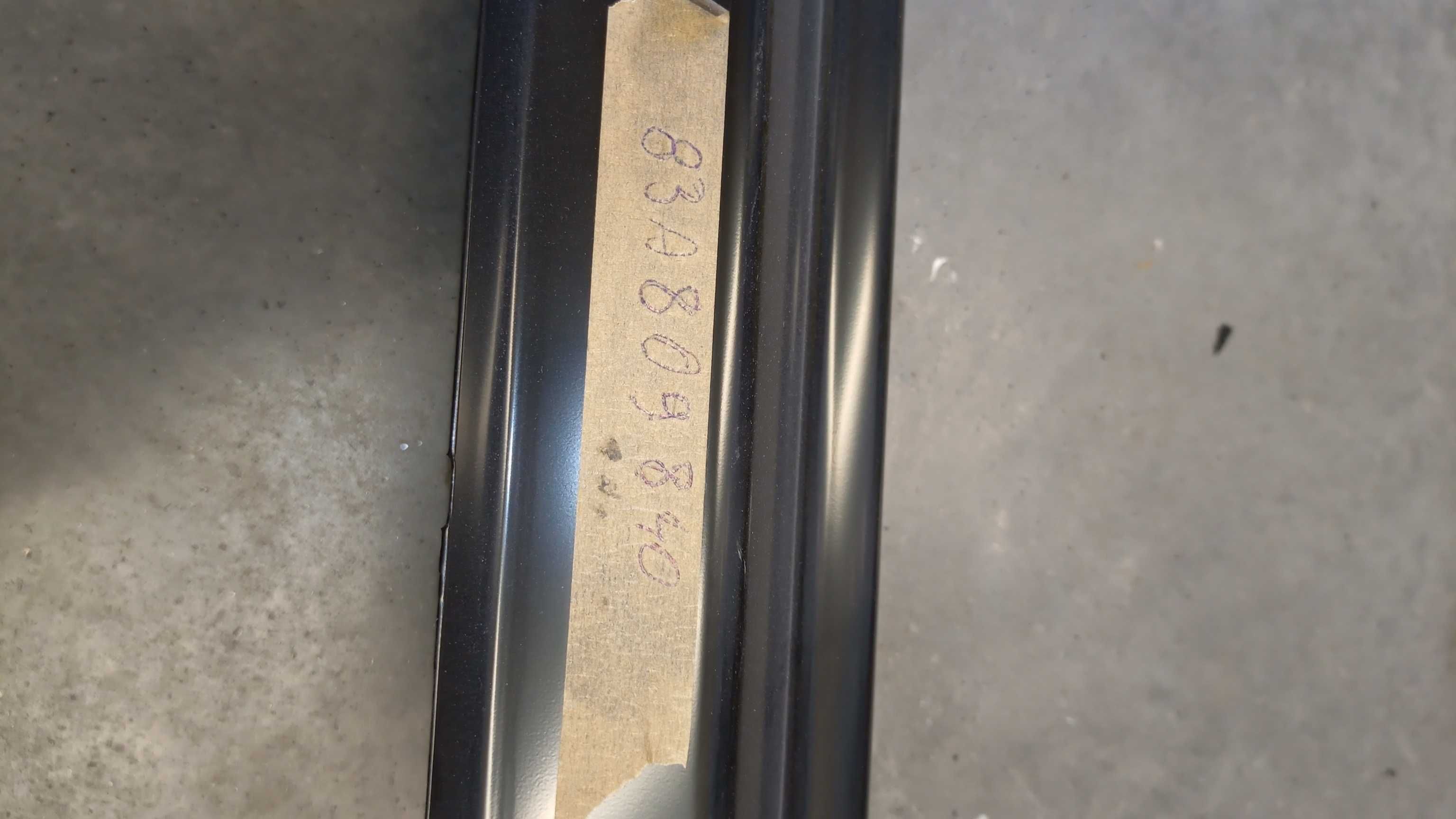 Audi Q3 22r 83A slupek prog rama szyby prawa nowa
