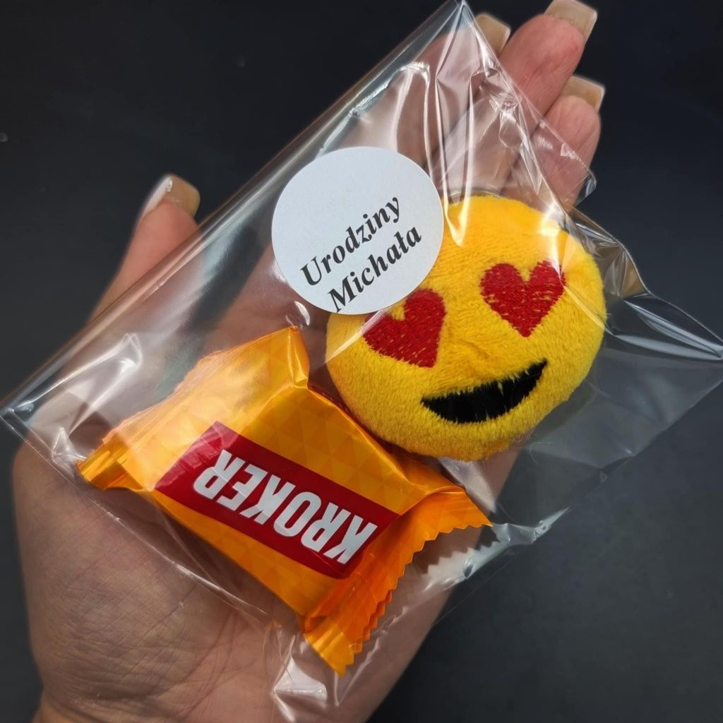 Brelok Emotka upominek Wafelek personalizacja dzieci