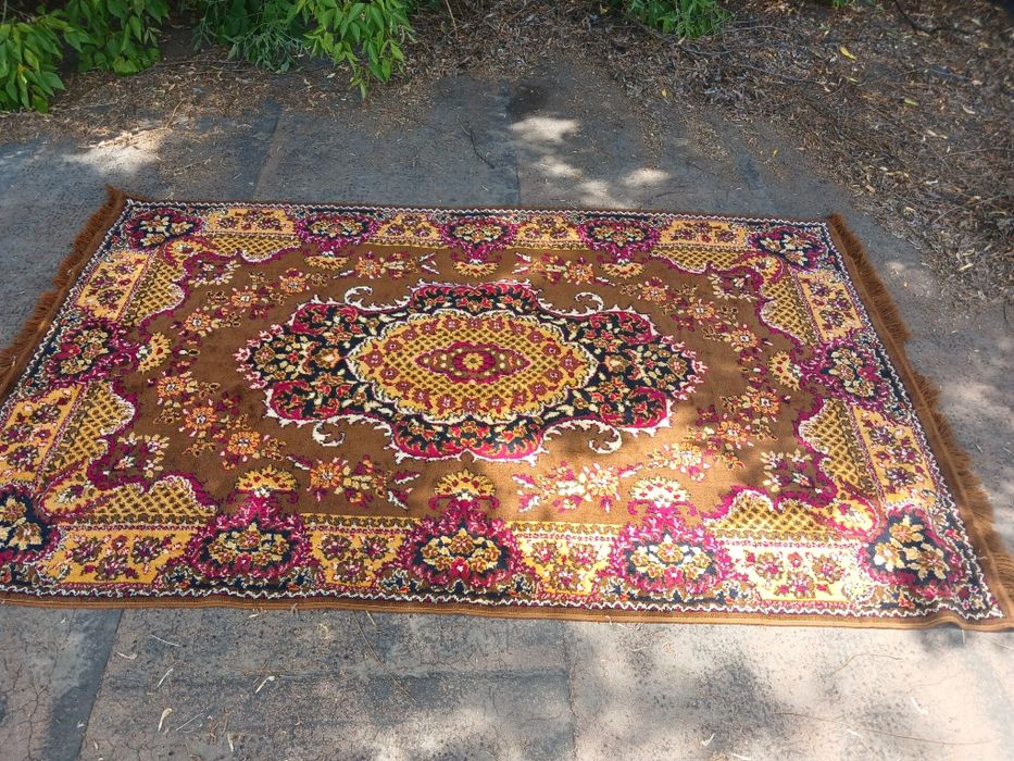 Б/у Ковер. Хорошее состояние.