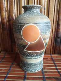 Керамічна ваза з геометричними фігурами