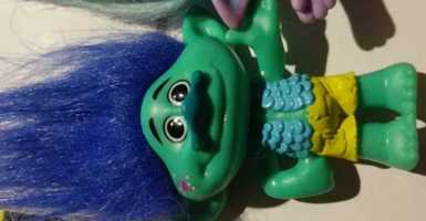 игрушка ДЕТСКАЯ крутой hasbro гном синие волосы  чудик