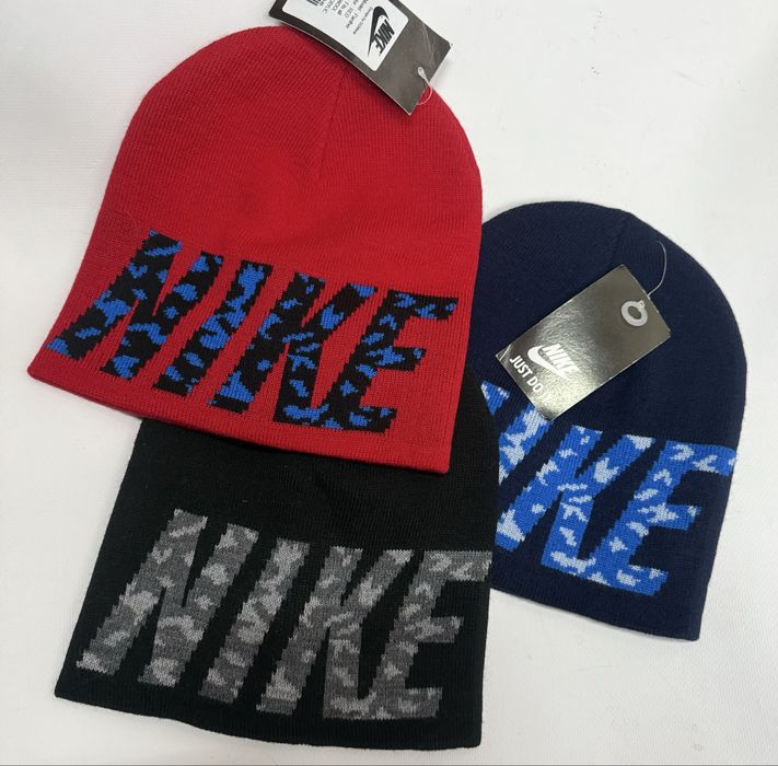 Тепла чоловіча  шапка