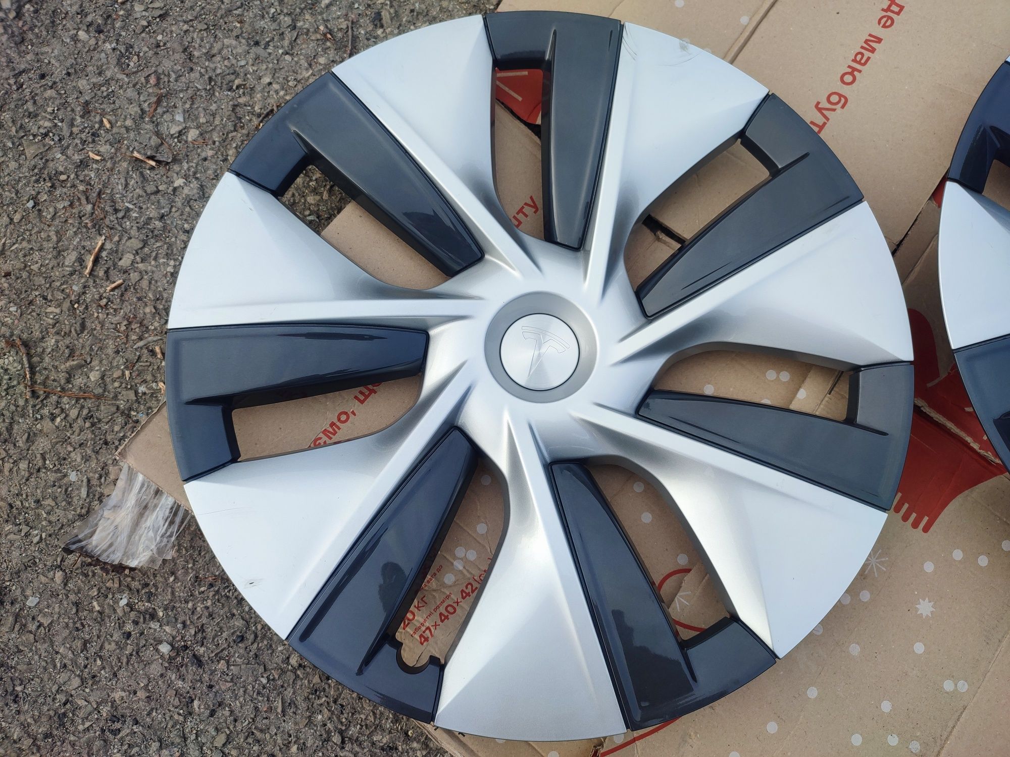 Ковпак на диск R19 Tesla Model Y 2020р- 1044235-00-B