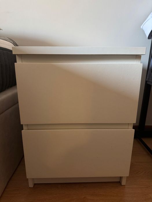 Mesinha de cabeceira branca MALM