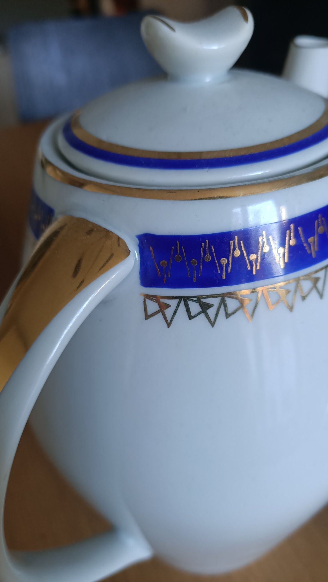 Porcelanowy Biały duży i mały  dzbanek ze złotym dekorem - PRL