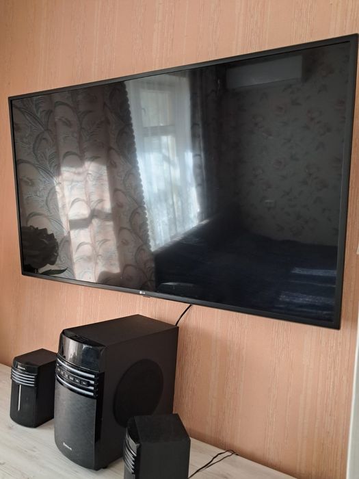 Продаю телевізор LG 49 дюймів 4K Smart TV
