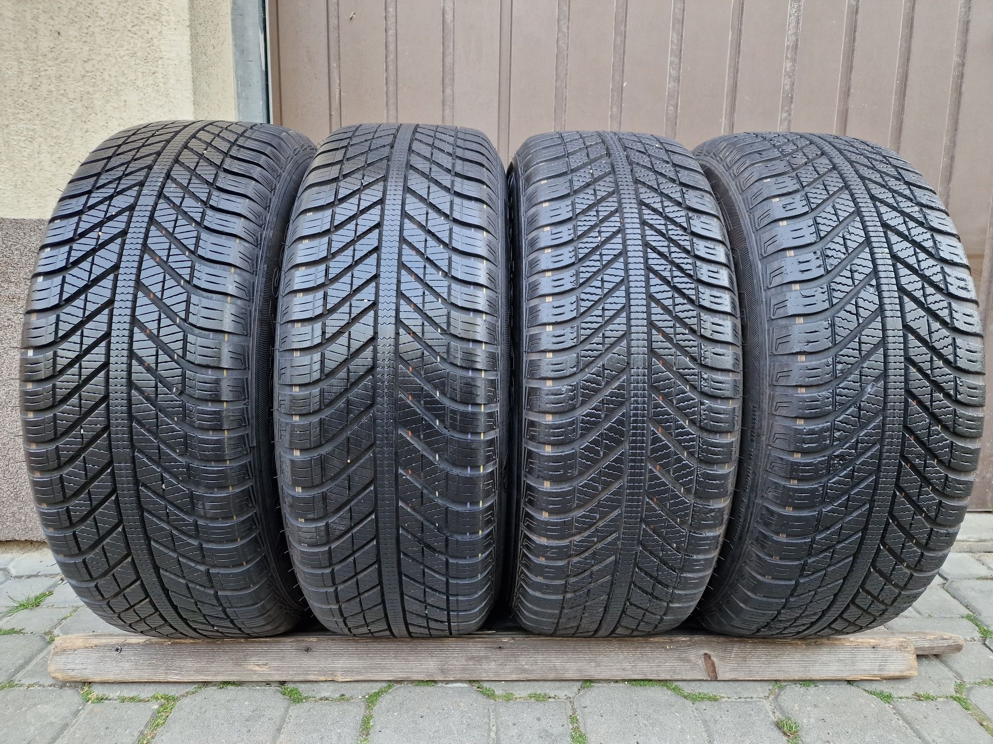 Felgi z oponami 215/60R16 VW T-Roc 5x112 Beetle Passat B8 Audi Q2