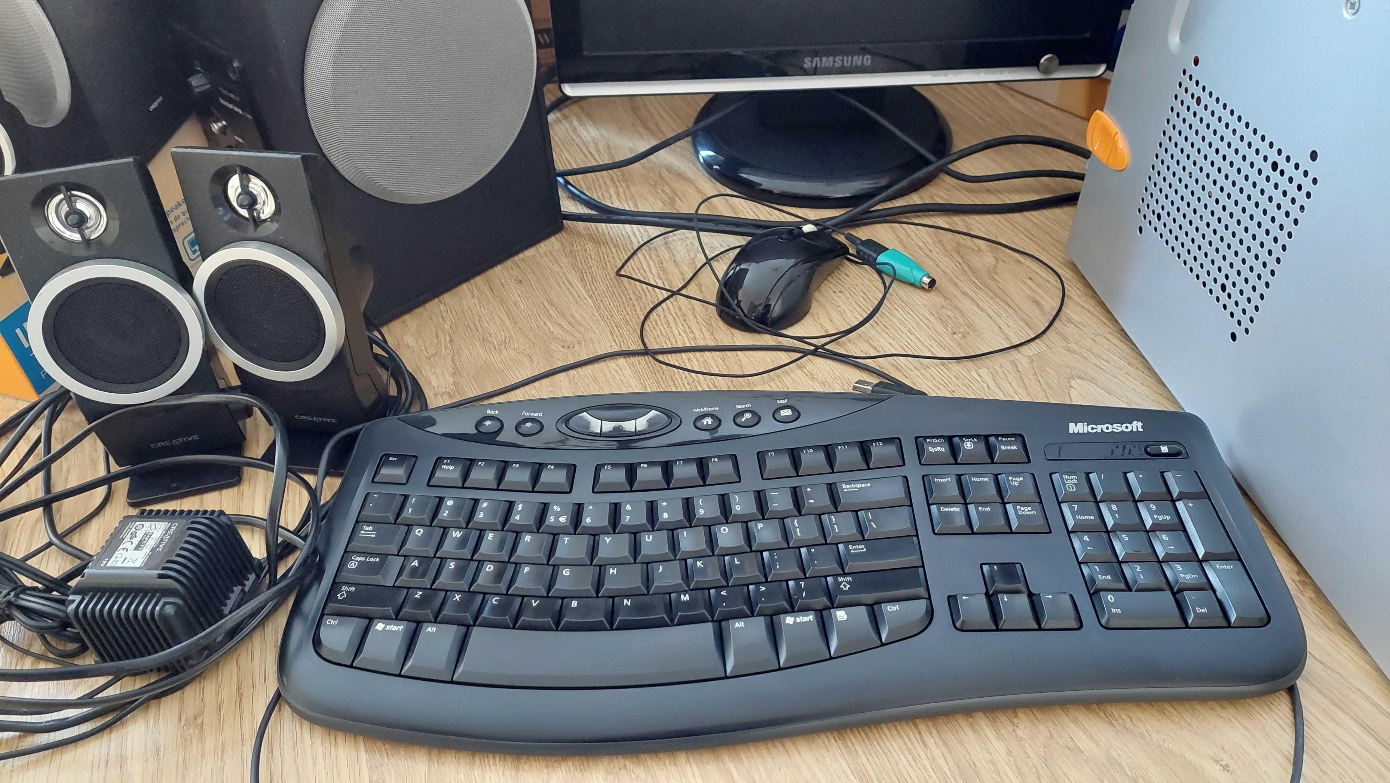 Zestaw komputer monitor Samsung głośniki Creative klawiatura mysz