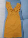 Vestido amarelo ocre