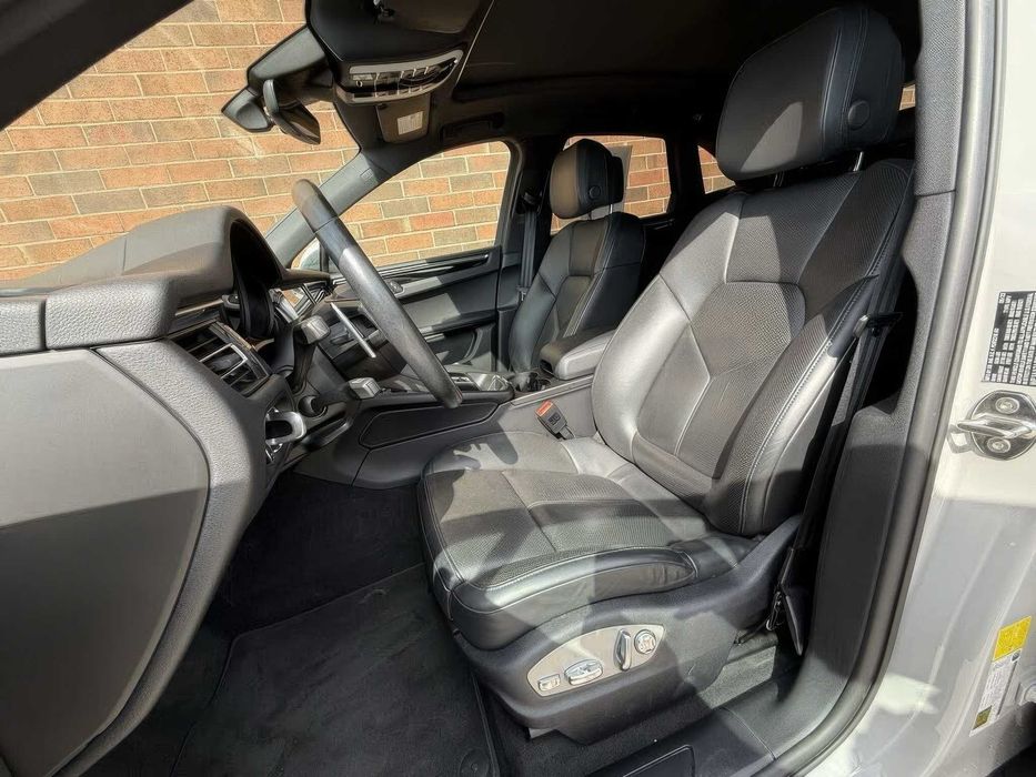 Porsche Macan S      2020