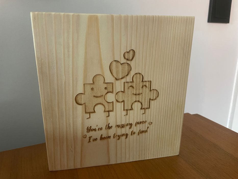 Dekoracje grawerowane, cięcie, napisy okolicznościowe, ozdoby,