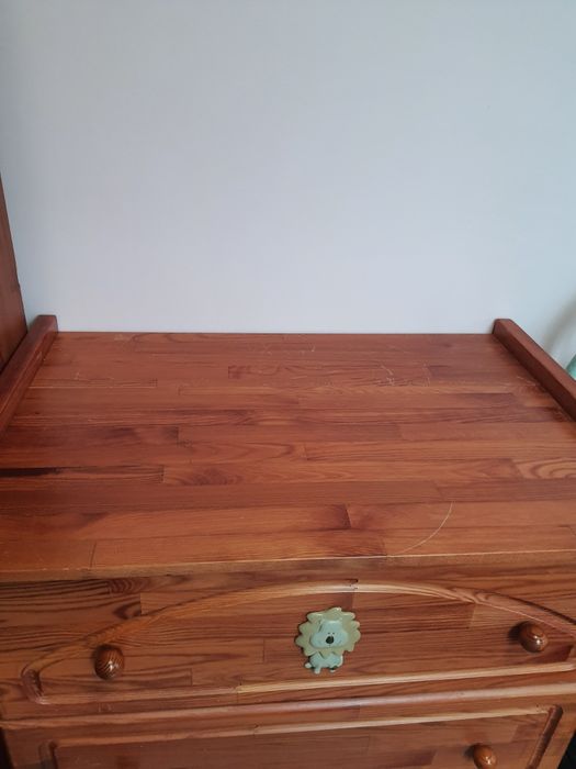 Solidne drewniane meble dziecięce / niemowlęce