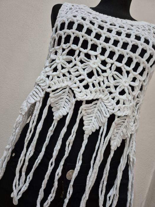 Bluzka boho ażurowa top narzutka biała frędzle uni