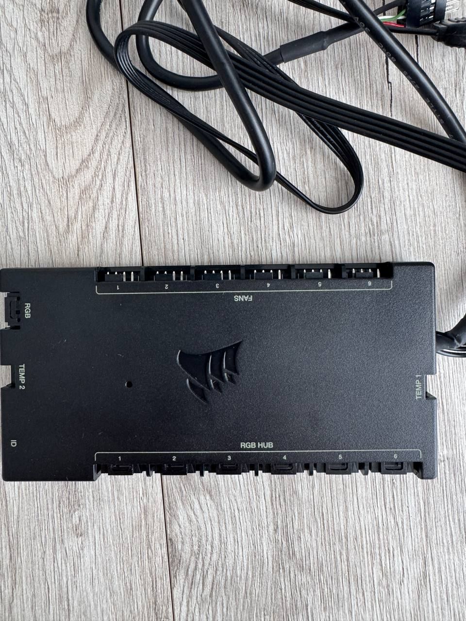Контролер Corsair iCUE Commander Core XT RGB (CL-9011112-WW)
