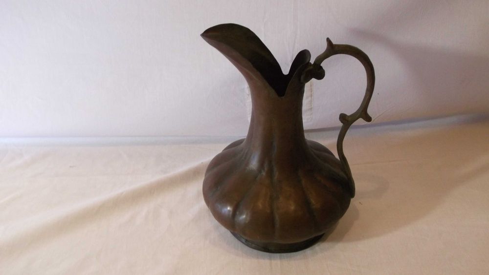 Antigo Jarro Oriental em Cobre