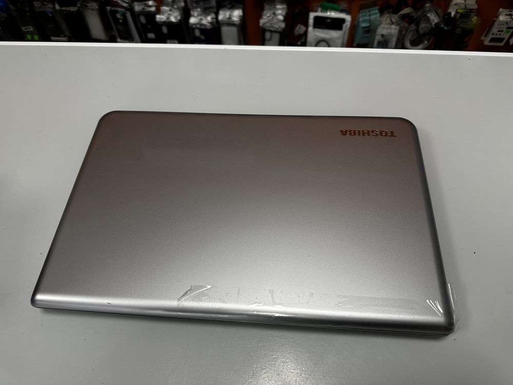 Laptop Toshiba satellite c55d E1/256gb/4gb radeon Hd 15,6"