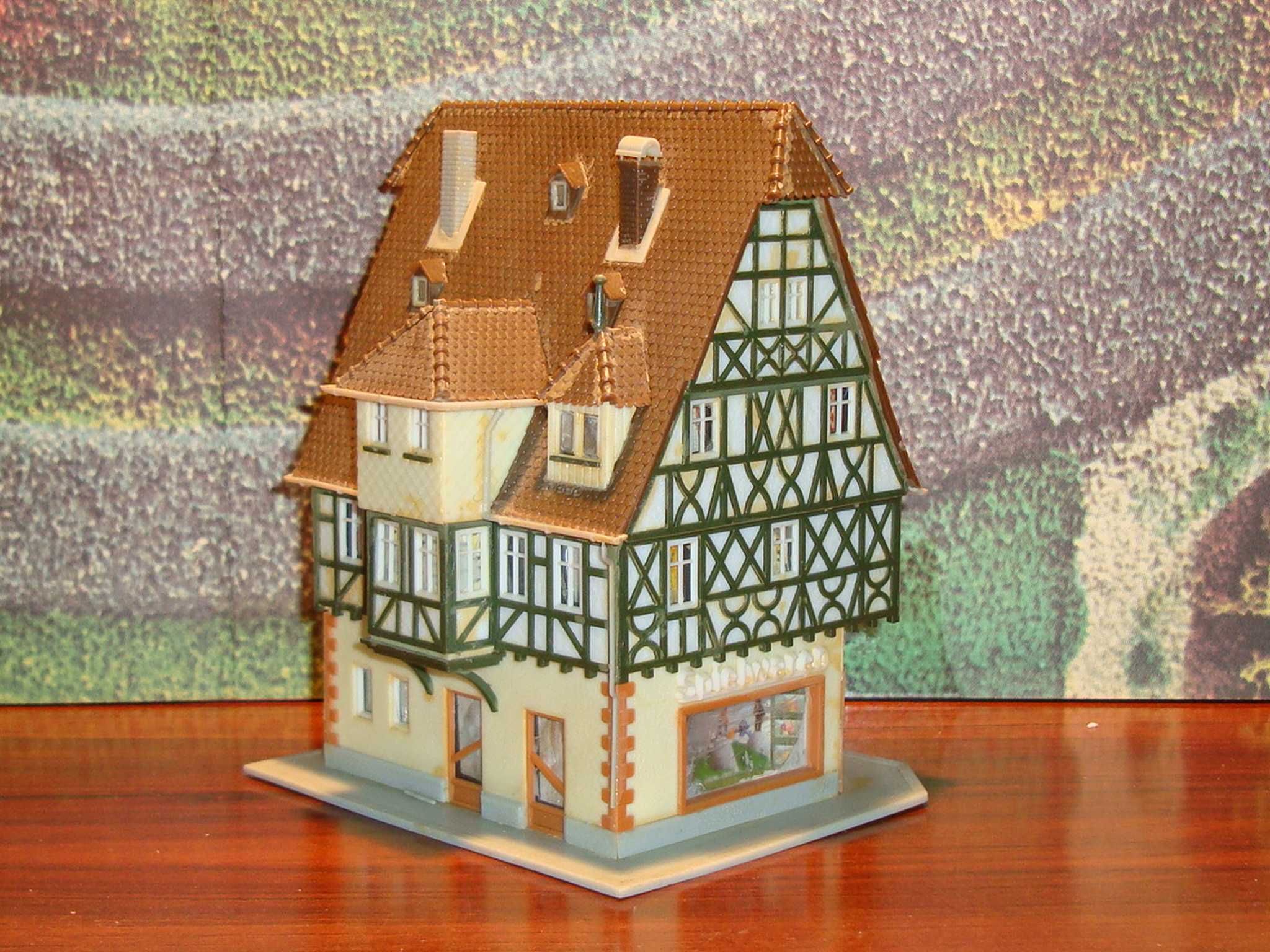Faller H0 938 - Edifício Habitacional "Tipo Enxaimel" com comercio R/C