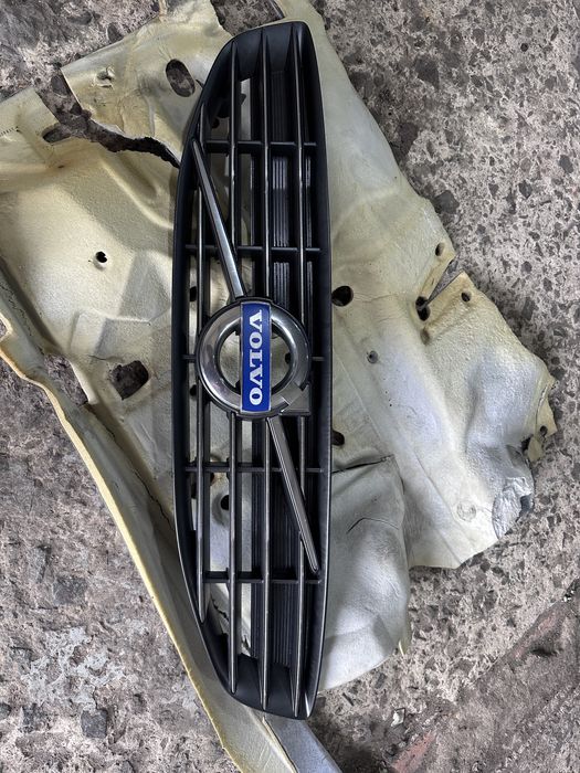 Решітка радіатора решотка радиатора volvo s60 v60 xc60 xc40