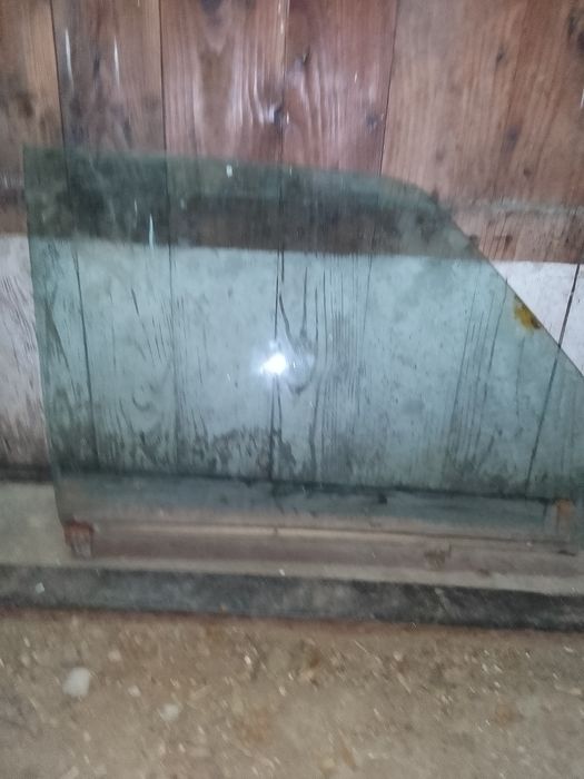 Скло Мерседес 123