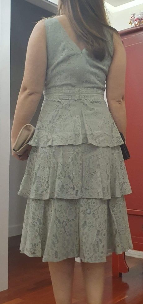 Vestido de cerimónia rendado novo