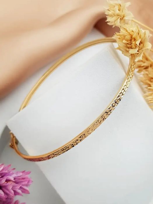 Bangle. Sztywna bransoletka. Koło. Złota bransoletka