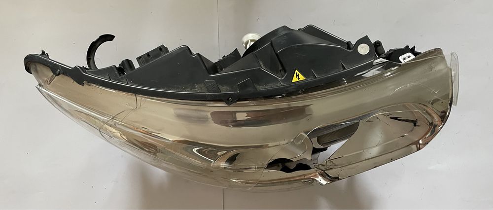 Citroen DS4 11-  / lampa prawa przednia Xenon / uszkodzona części