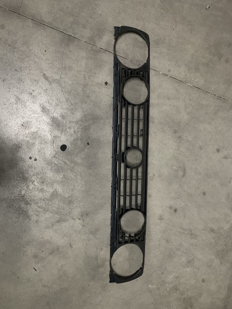 Grelha frontal Golf Mk2