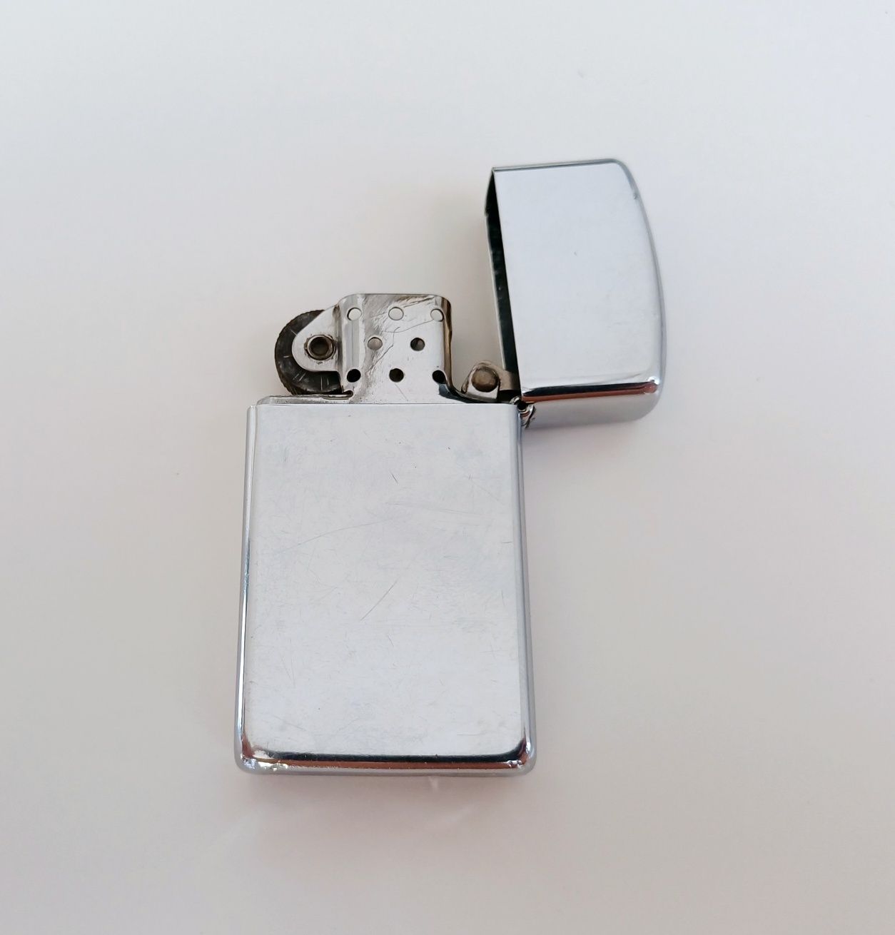 Zippo Fin Chrome Slim z 1986 roku