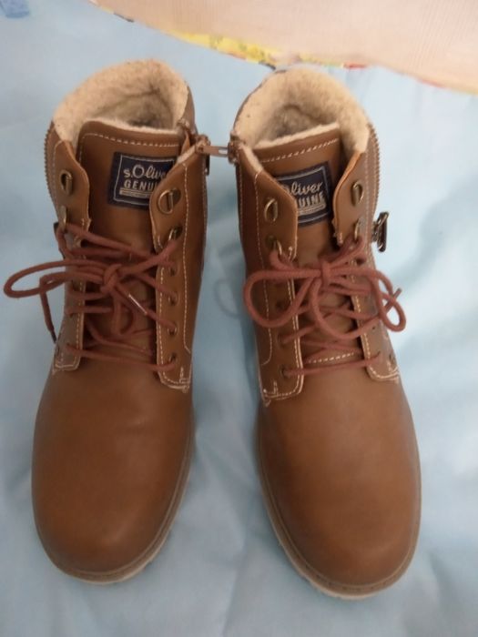 Ботинки на 43 размер , новые,бренд,качество!