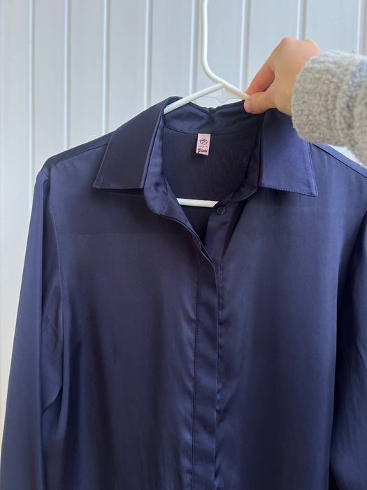 Шовкова темно-синя сорочка
