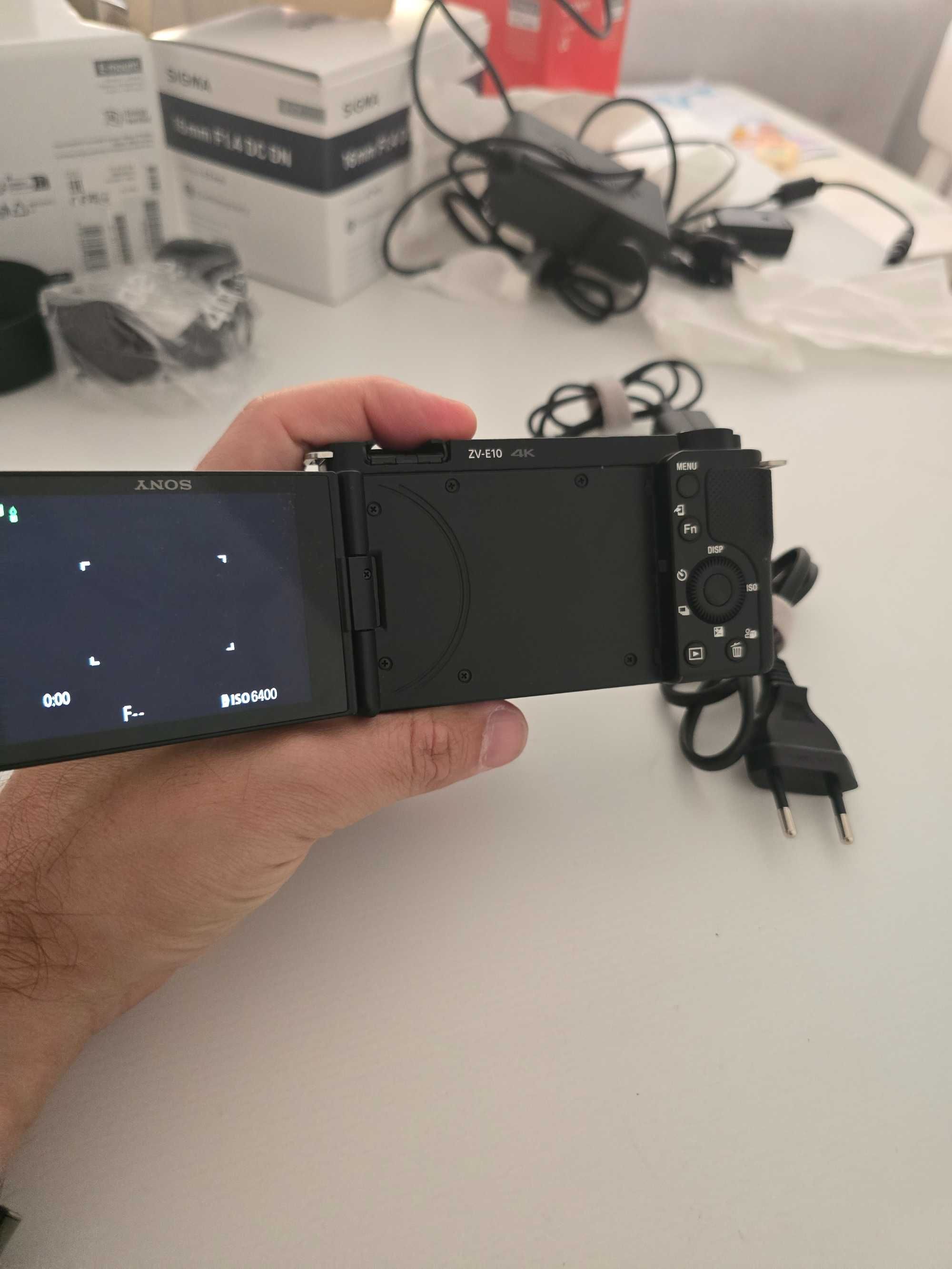 Sony ZV-E10 + Sigma 16mm + FE 50mm + Dummy Batery