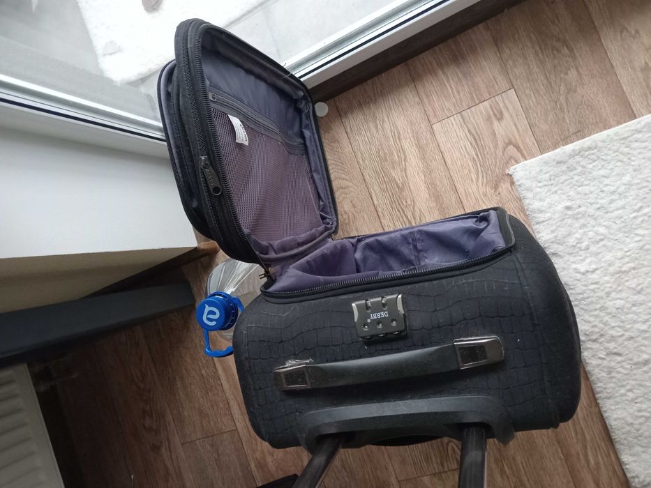 Продам вализу! Чемодан средний до 50см