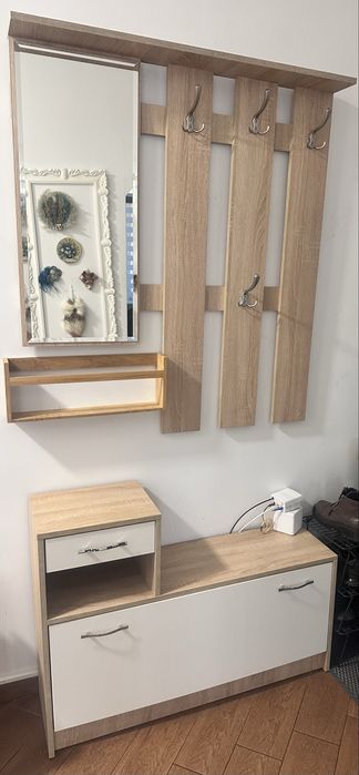 Передпокій з дзеркалом