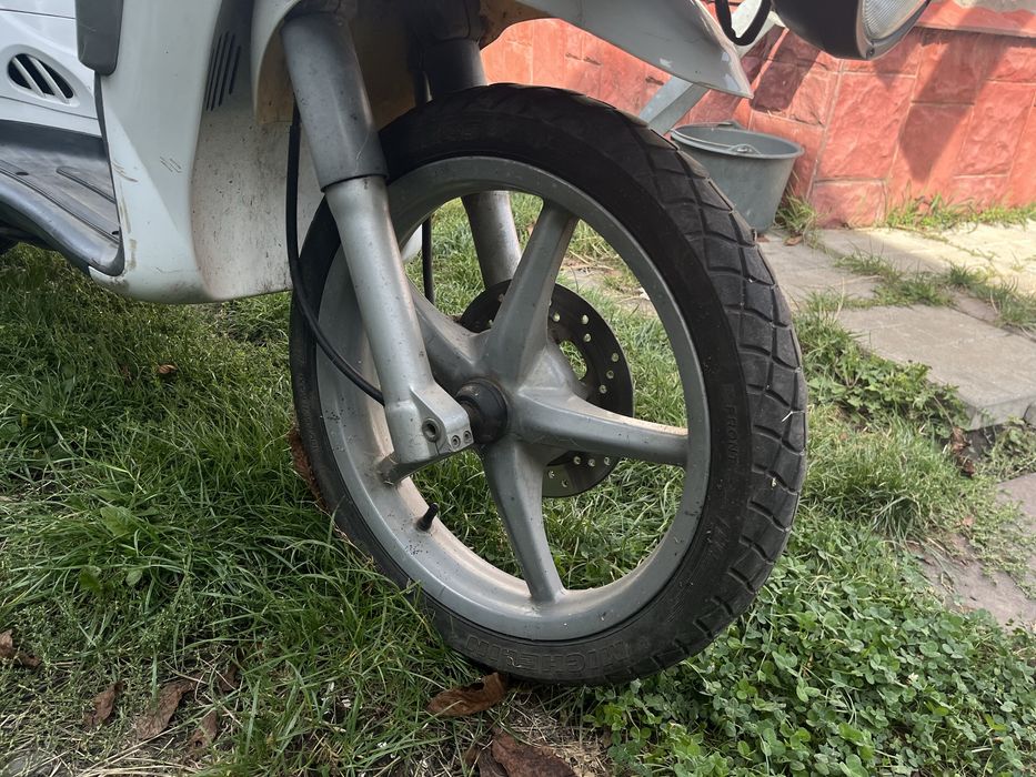 Скутер PIAGGIO білий