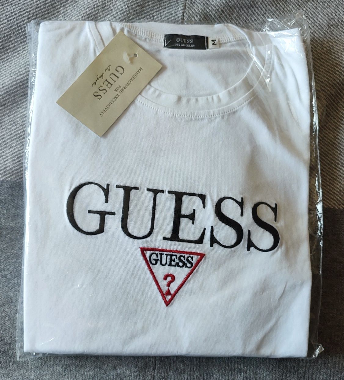 Conjunto Guess - T-shirt e calção