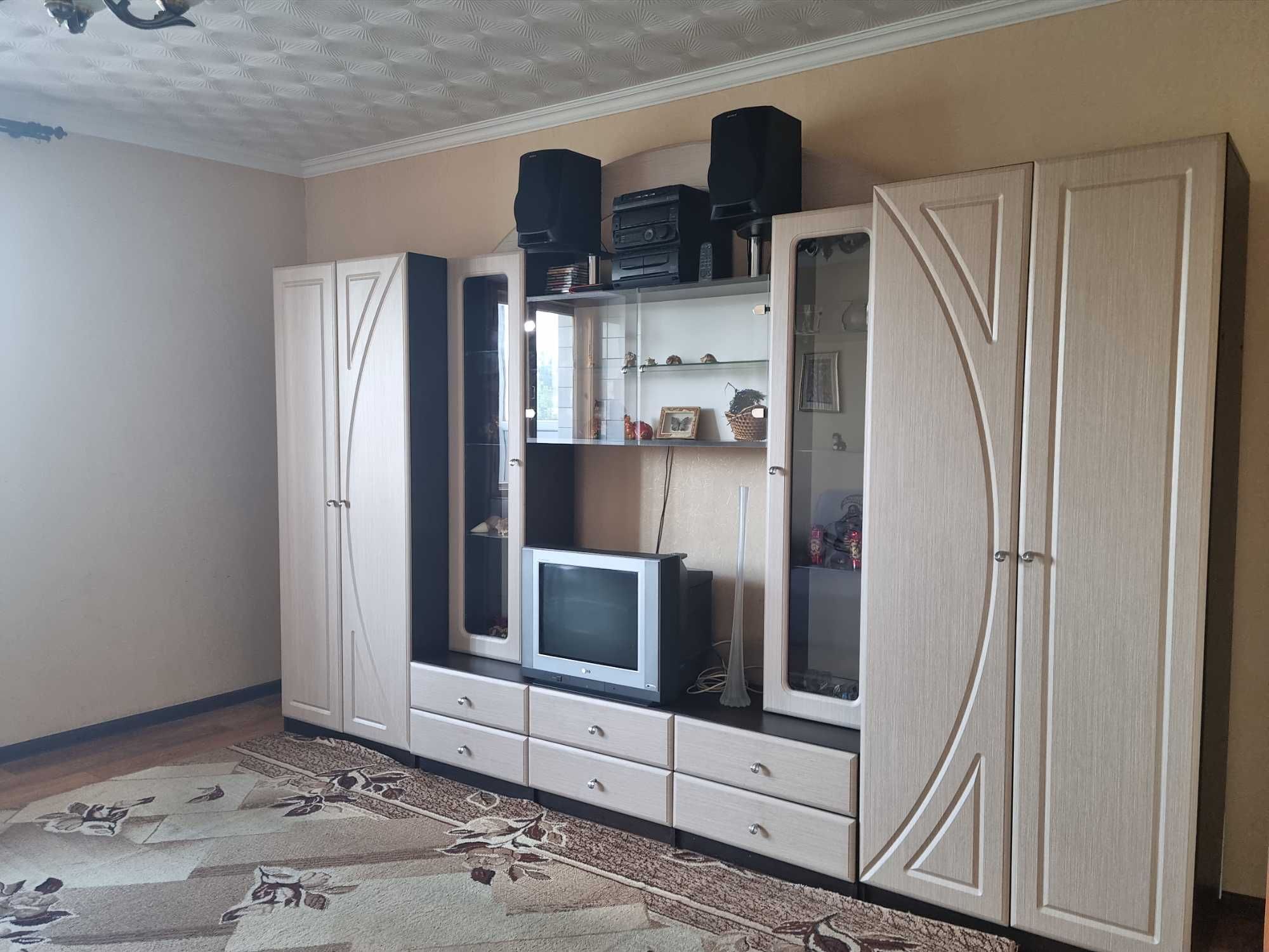 Срочно продам 3-х комнатную квартиру на 4-м микрорайоне с мебелью