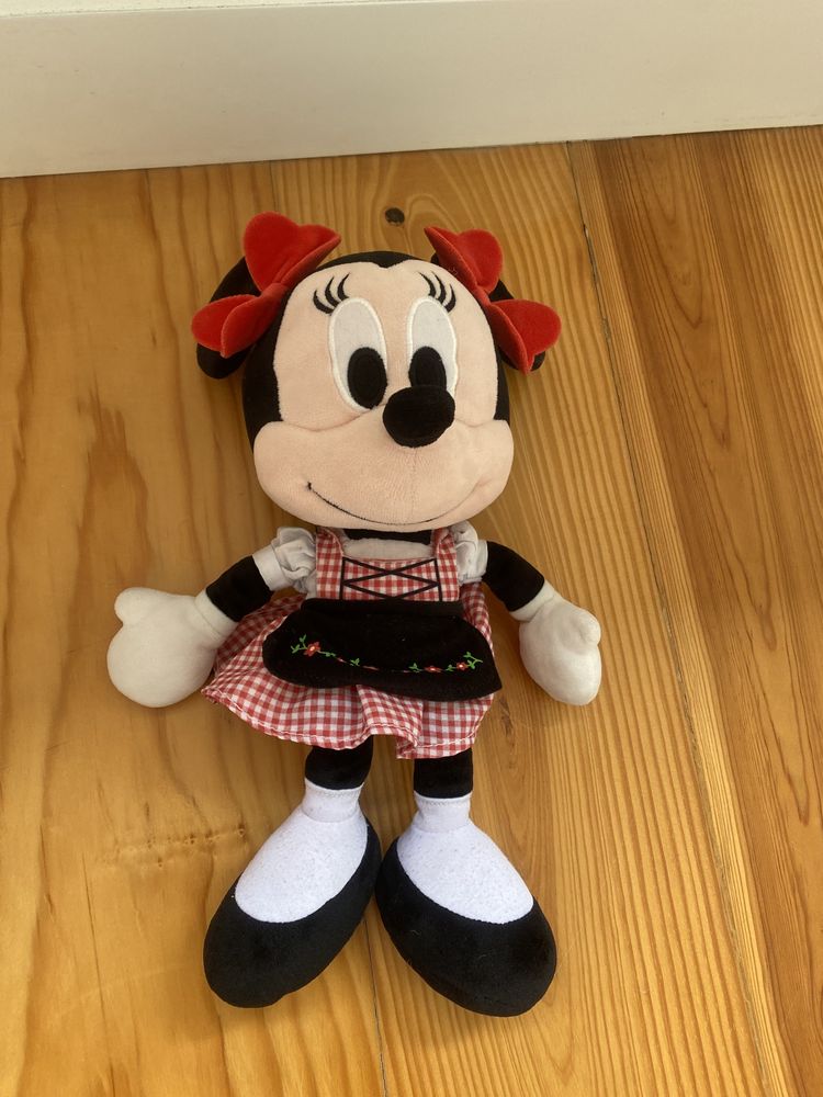 Minnie com traje de alemã