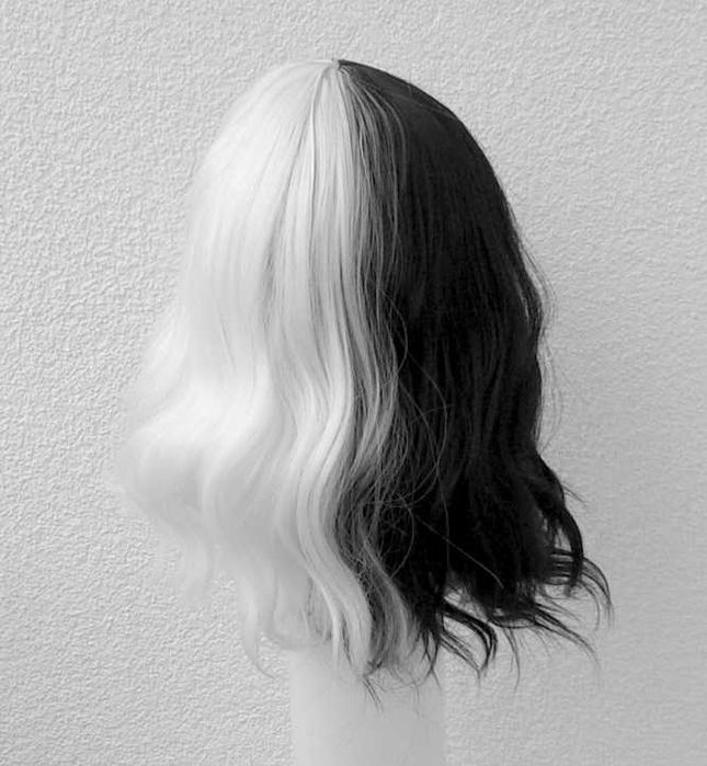 Biała czarna falowana peruka Estella Cruella de Mon Vil cosplay