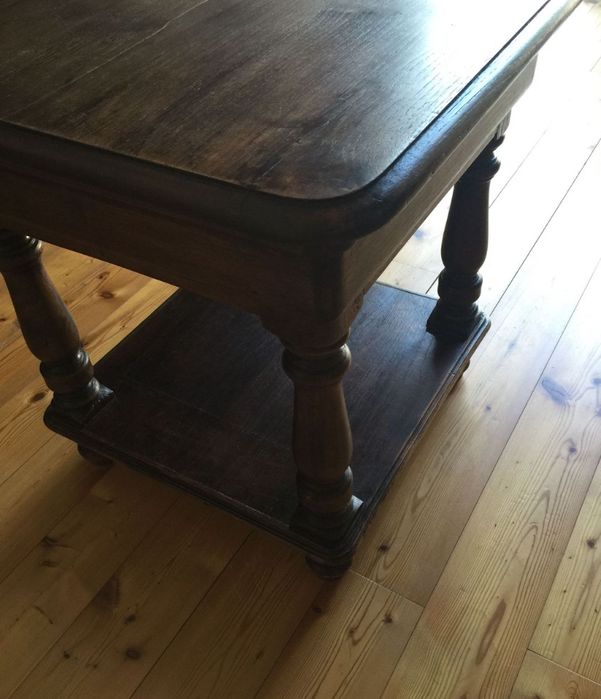 Mesa de apoio em madeira castanha