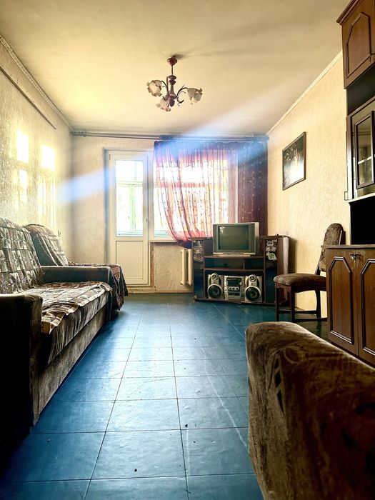 3-х « 8 лікарня» вул Чарівна, 4/9, не кутова