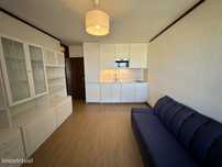 Apartamento T1 c/ parqueamento e vista mar