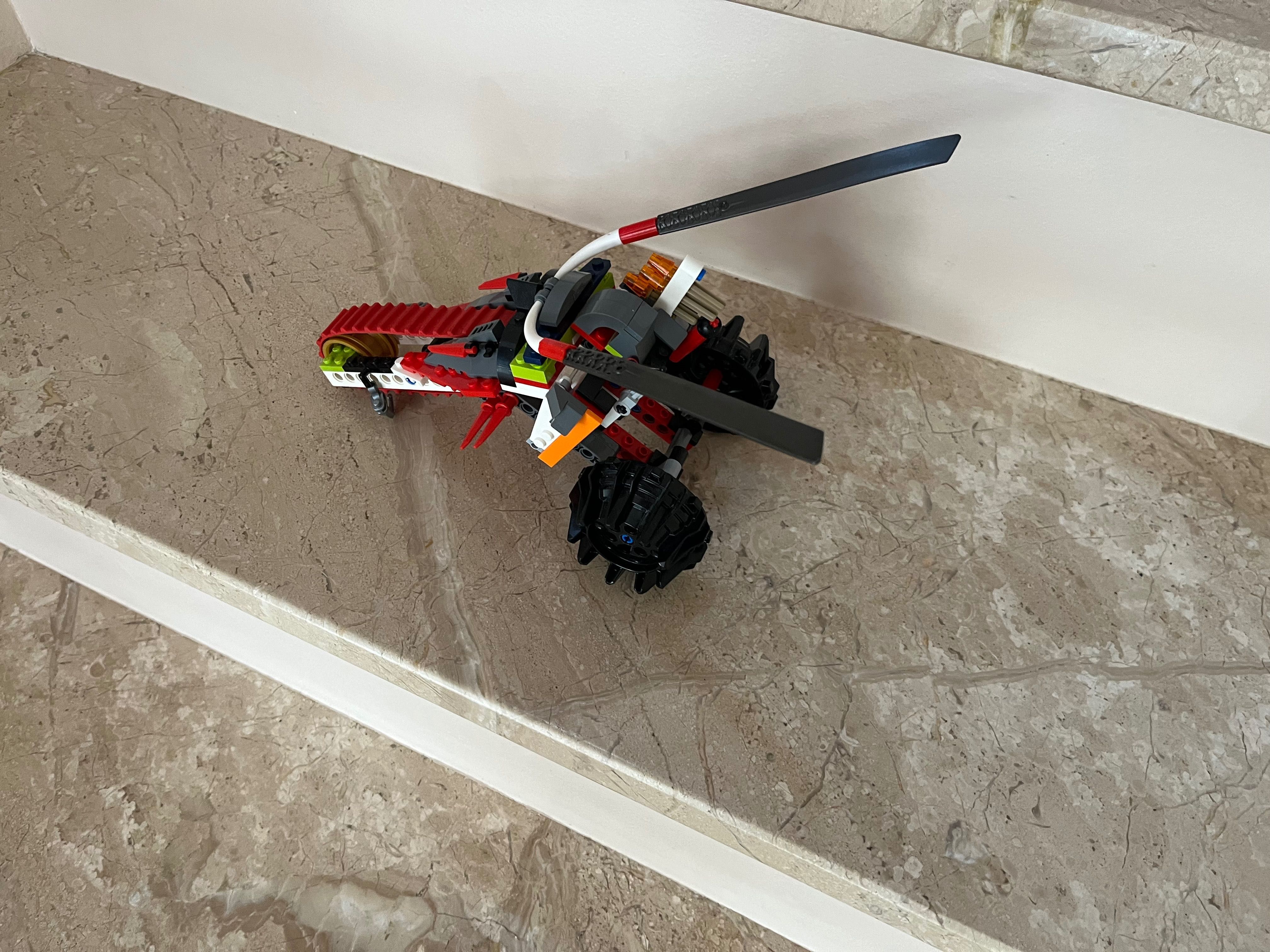 Lego 100 % - Pojazd z Ninjago