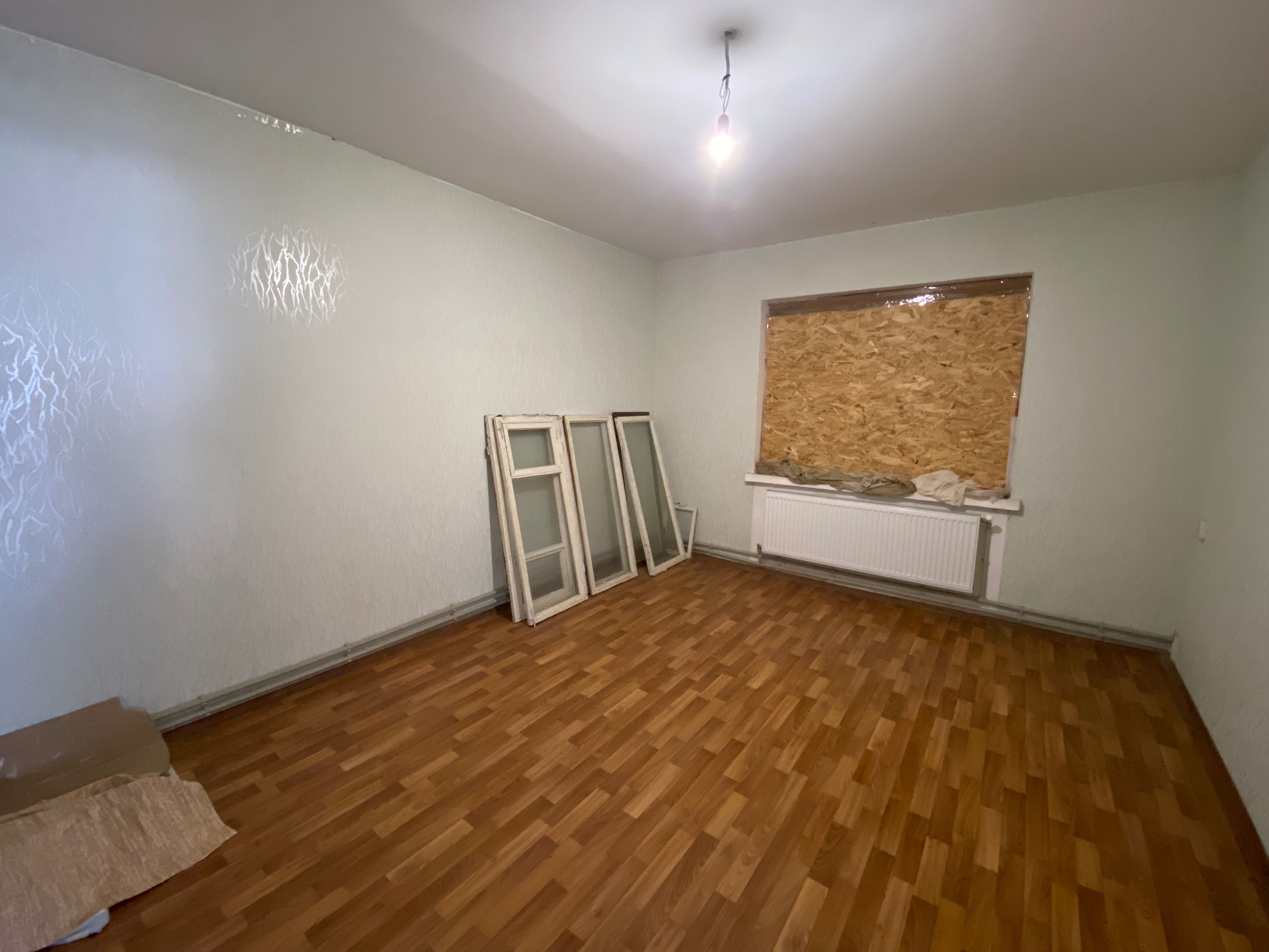 Продаётся двухэтажный кирпичный дом с гаражом в Балабановке