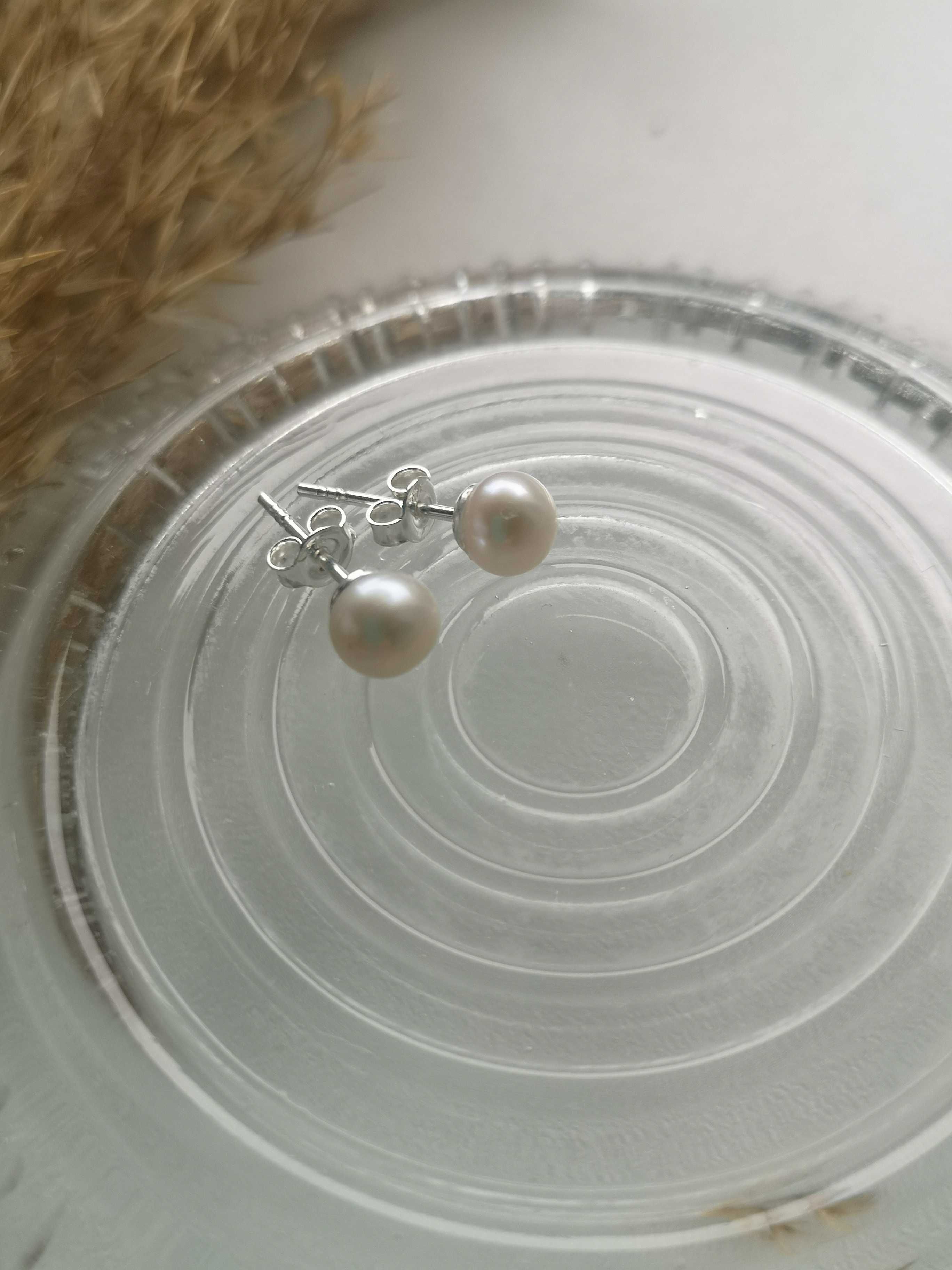 srebrne kolczyki z perłą
