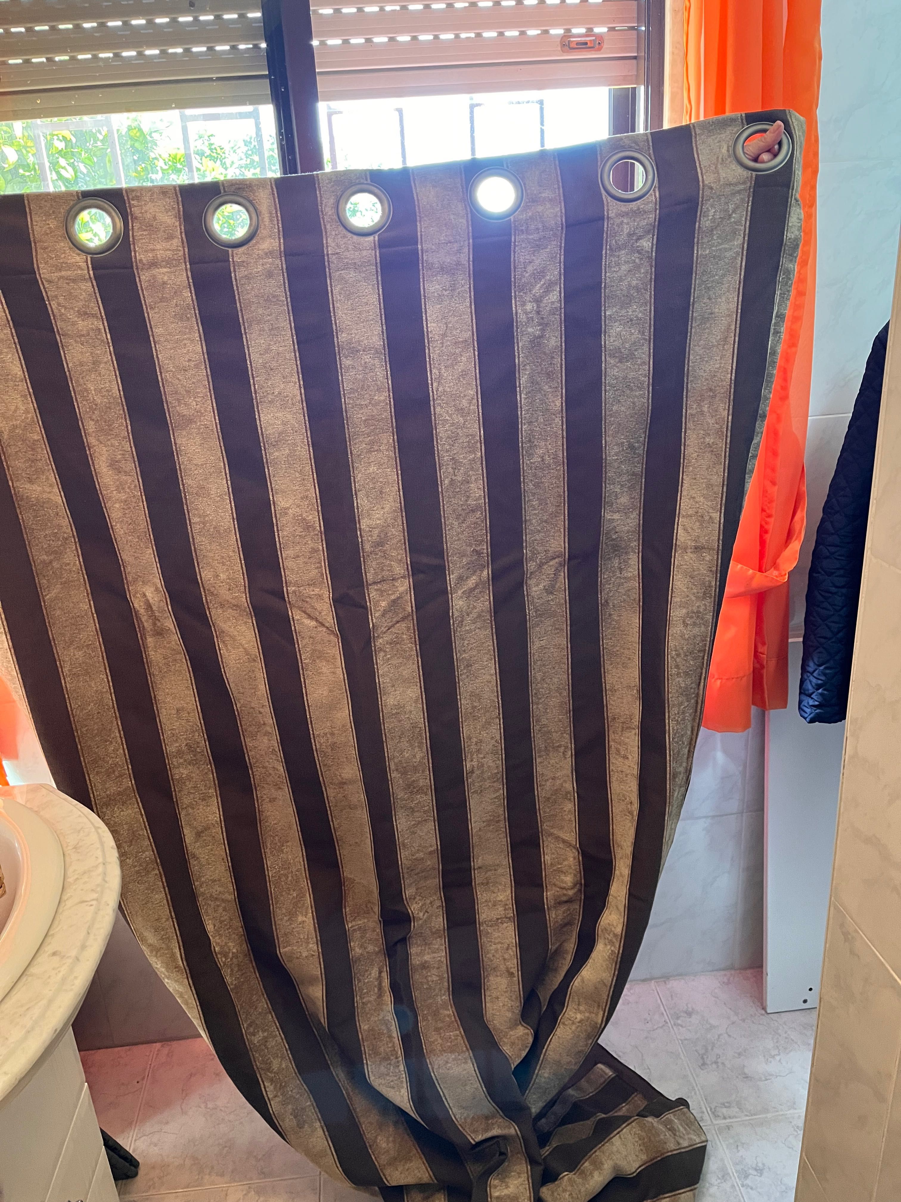 Cortinados opacos castanhos