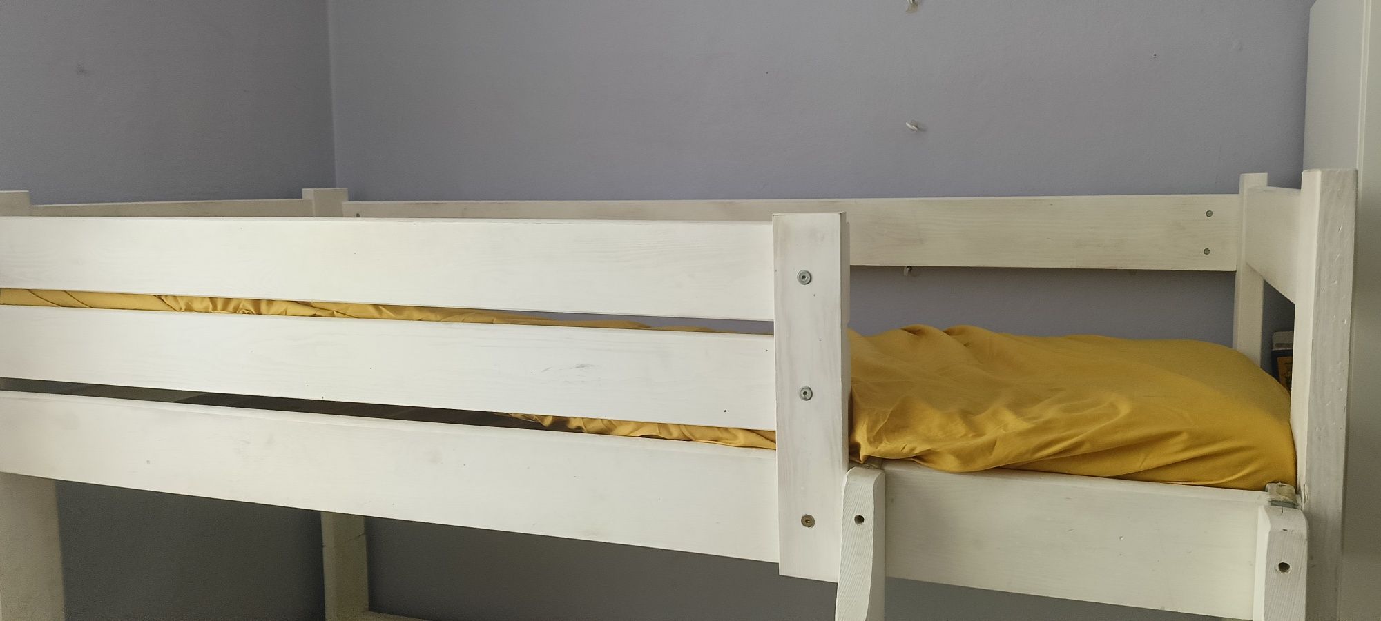 Drewniane łóżko piętrowe dla dzieci 180x80 z materacami i pojemnikiem