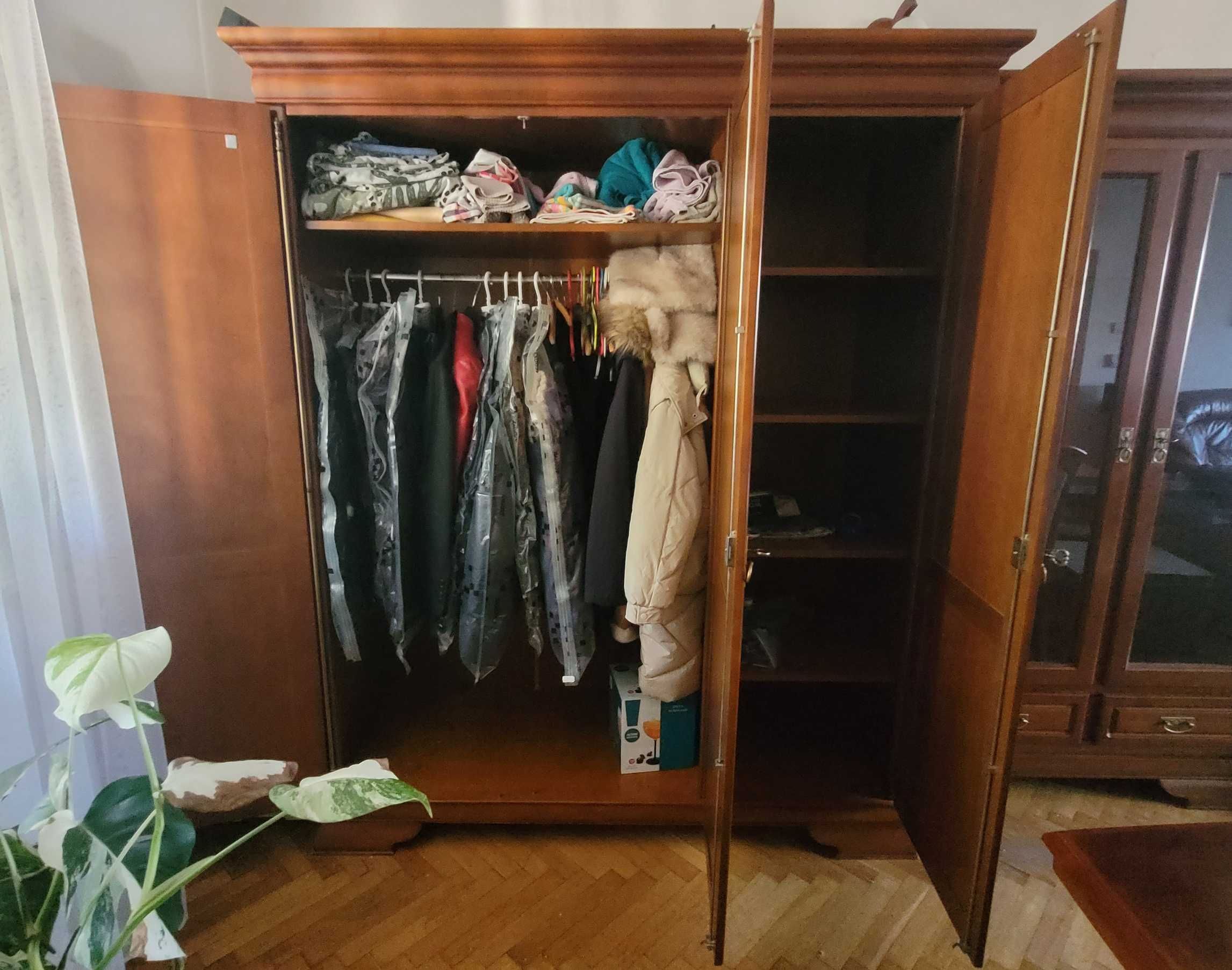 Zestaw mebli na sprzedaż – fornirowany MDF w kolorze czereśnia